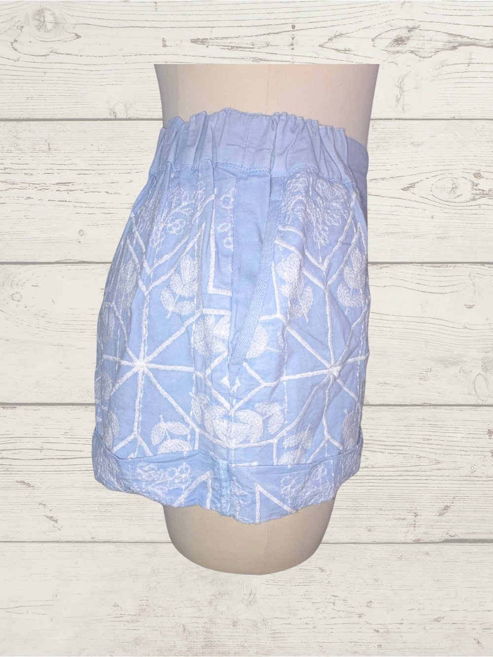Free People Westover Embroidered Island Flower Cuffed Sz XS Shorts